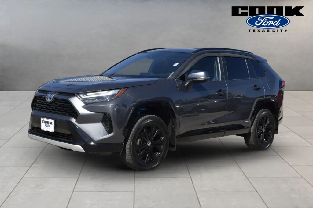 2022 Toyota RAV4 Hybrid SE — photo 1 of 13