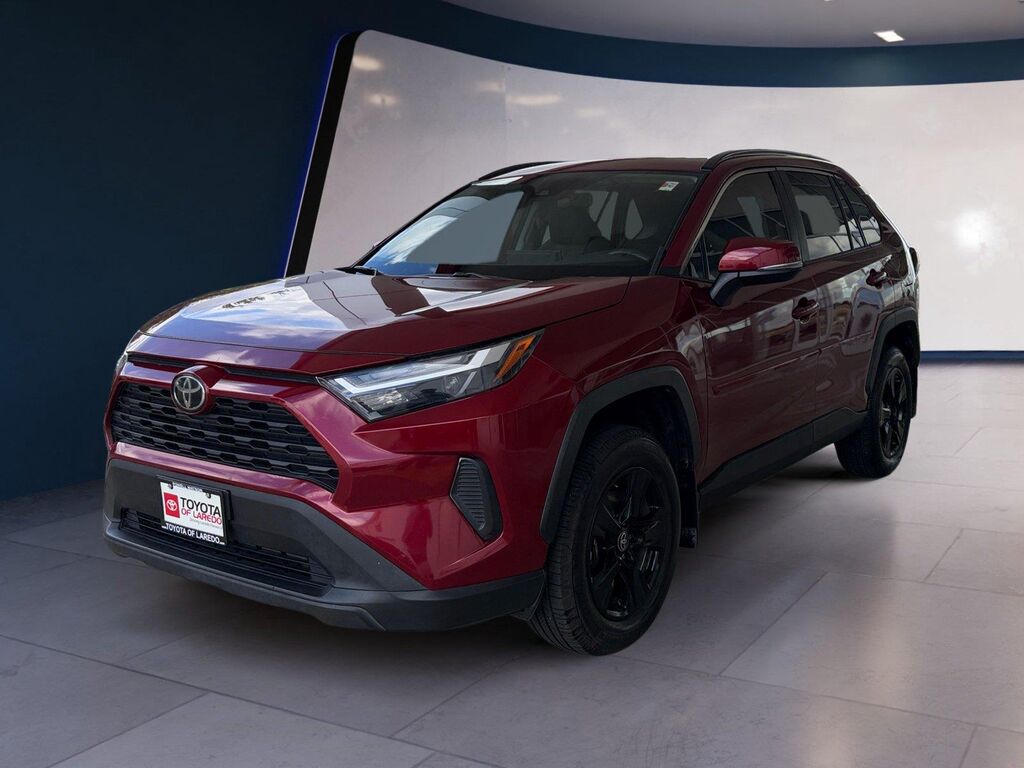 2022 Toyota RAV4 XLE — photo 1 of 13