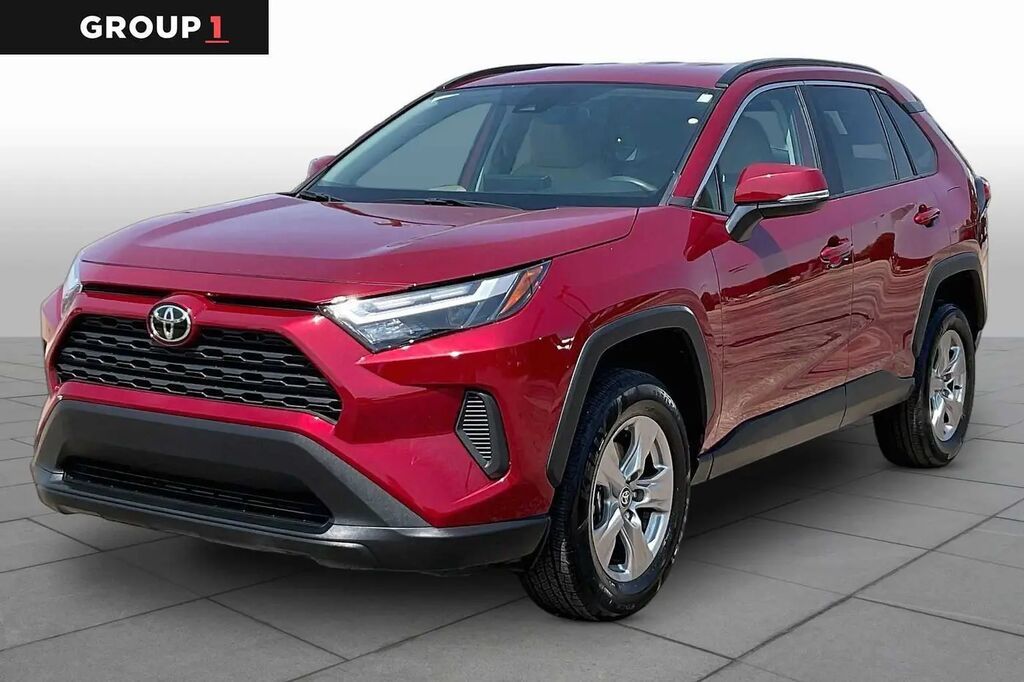 2025 Toyota RAV4 XLE — photo 1 of 12