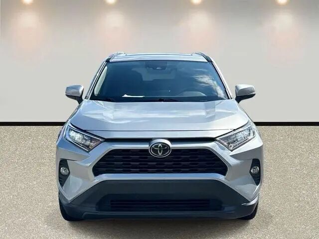 2020 Toyota RAV4 XLE — photo 1 of 42