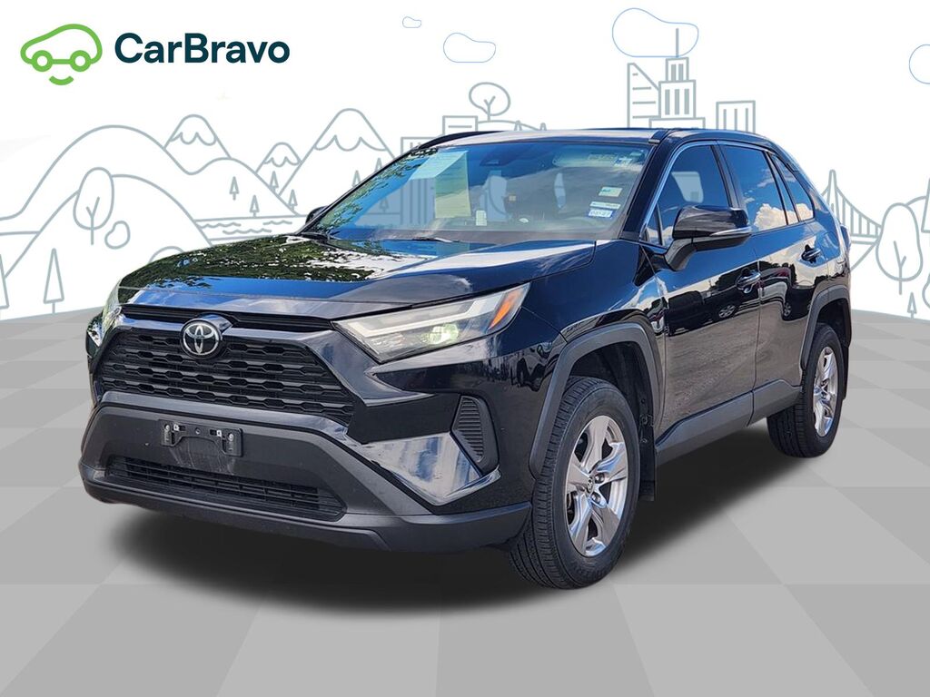 2022 Toyota RAV4 XLE — photo 1 of 6