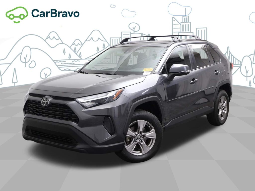 2022 Toyota RAV4 XLE — photo 1 of 6