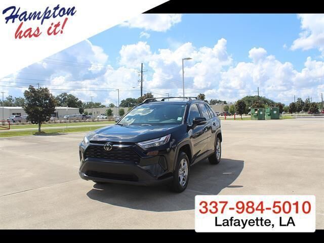 2025 Toyota RAV4 XLE — photo 1 of 13