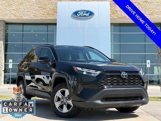 2025 Toyota RAV4 XLE — photo 1 of 27