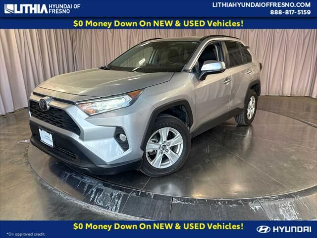 2020 Toyota RAV4 XLE — photo 1 of 13