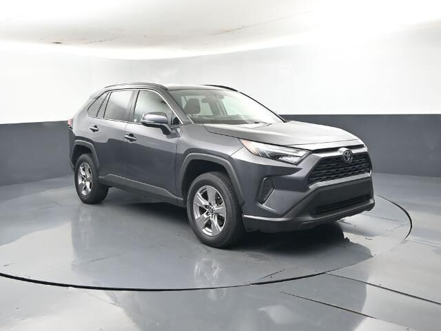 2022 Toyota RAV4 XLE — photo 1 of 26