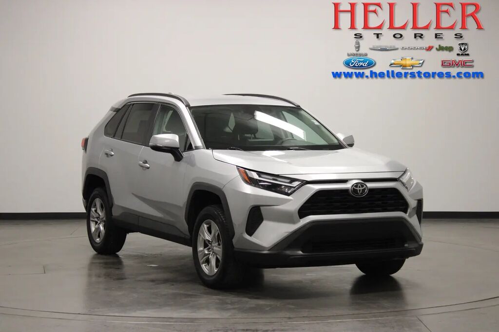 2025 Toyota RAV4 XLE — photo 1 of 13