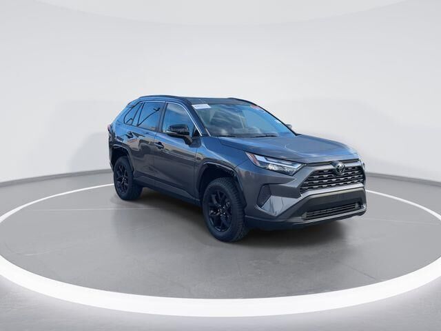2022 Toyota RAV4 XLE — photo 1 of 13