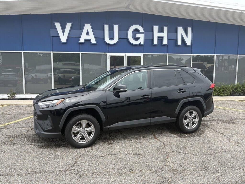 2022 Toyota RAV4 XLE — photo 1 of 3