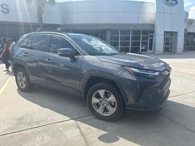 2022 Toyota RAV4 XLE — photo 1 of 13