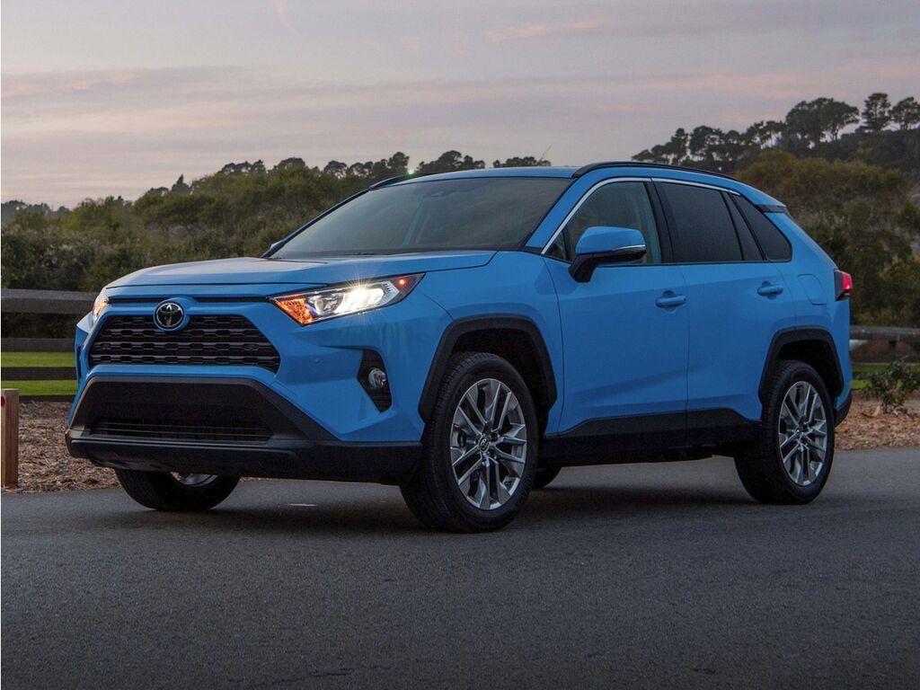 2022 Toyota RAV4 XLE — photo 1 of 13