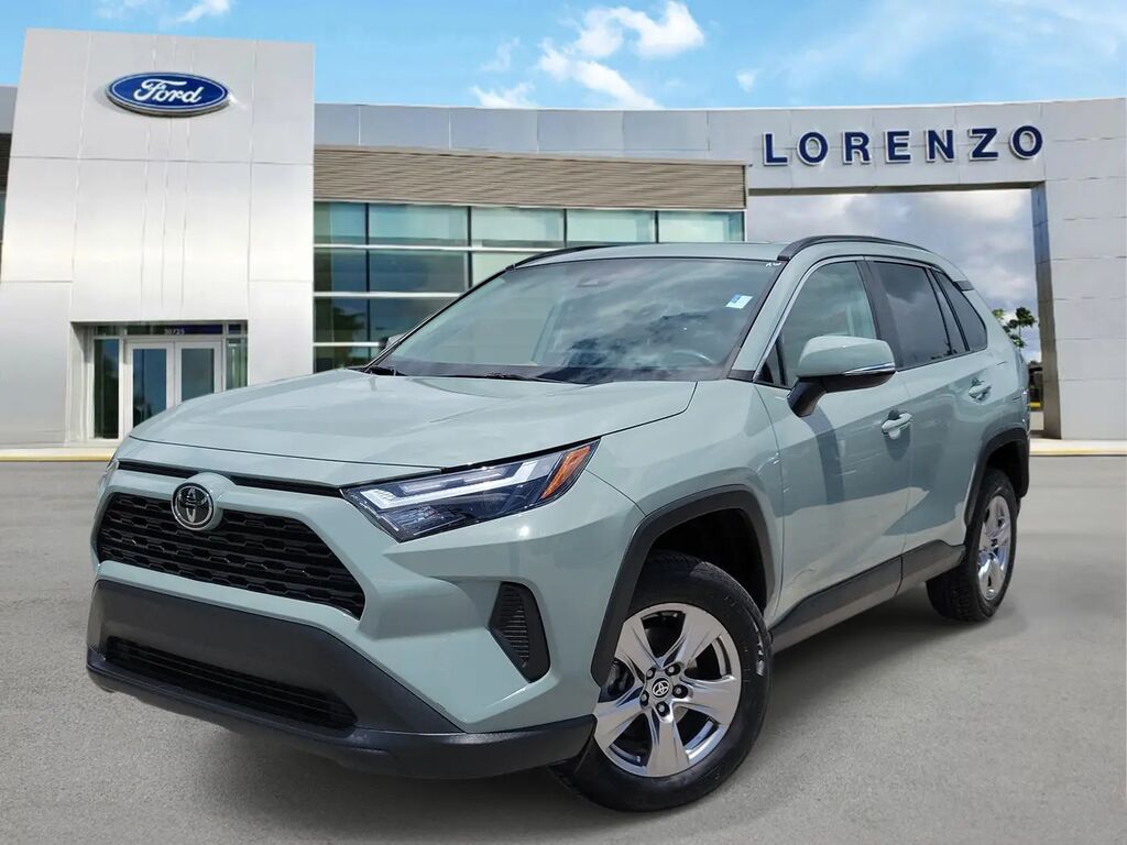 2022 Toyota RAV4 XLE — photo 1 of 13