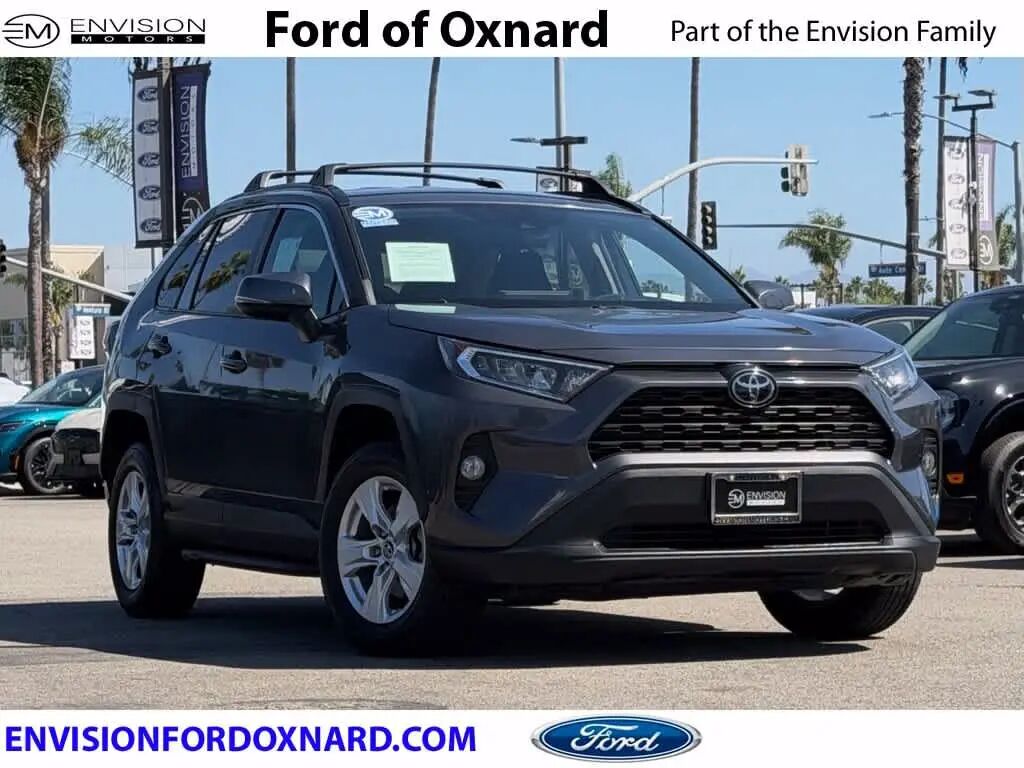 2020 Toyota RAV4 XLE — photo 1 of 13