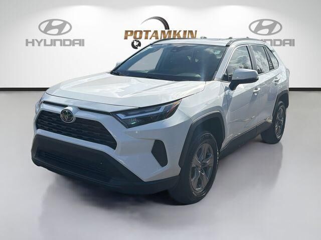 2023 Toyota RAV4 XLE — photo 1 of 13
