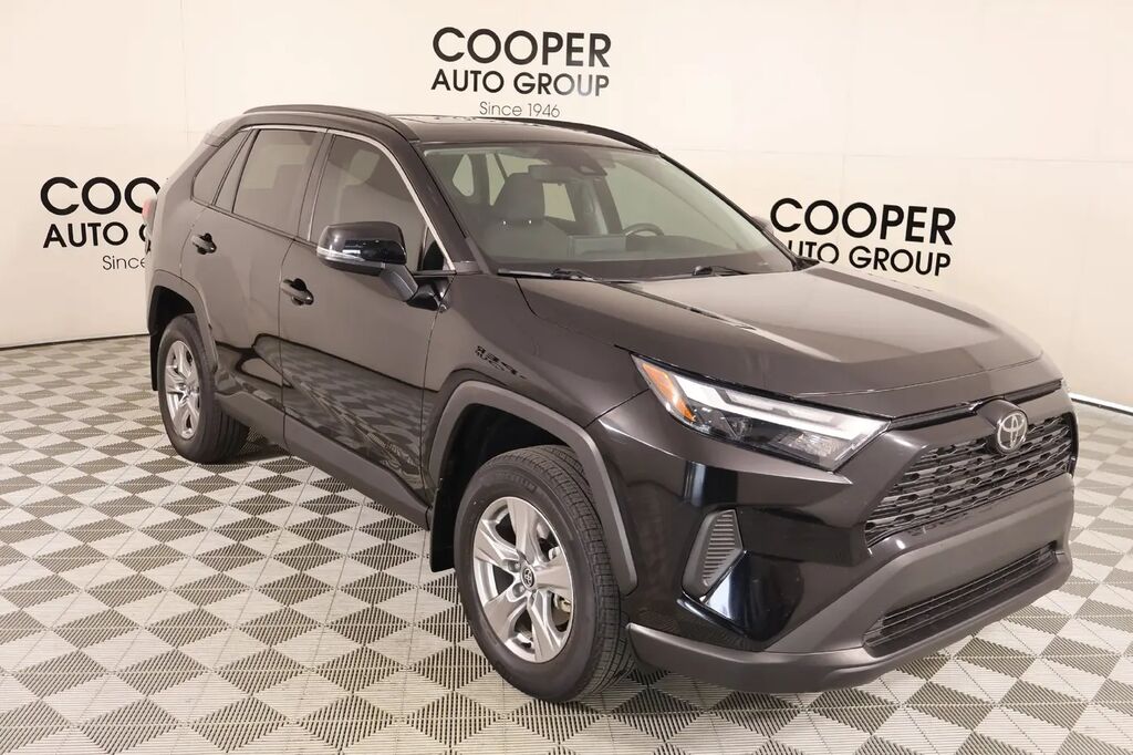 2024 Toyota RAV4 XLE — photo 1 of 3