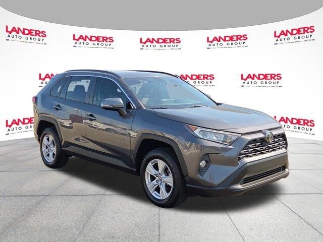 2019 Toyota RAV4 XLE — photo 1 of 26