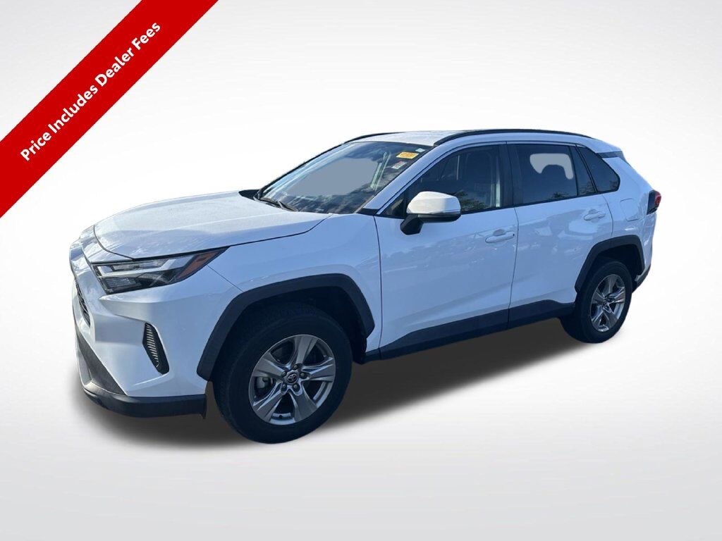 2022 Toyota RAV4 XLE — photo 1 of 13