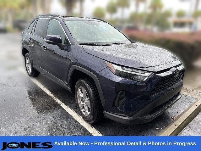2025 Toyota RAV4 XLE — photo 1 of 38