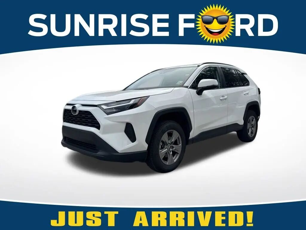 2025 Toyota RAV4 XLE — photo 1 of 13
