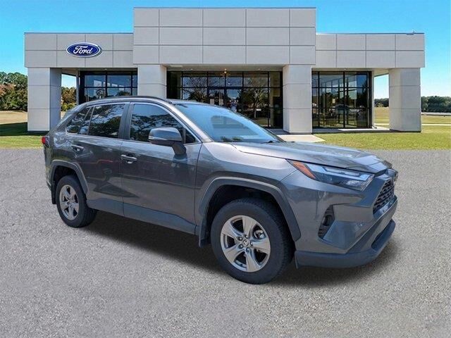 2025 Toyota RAV4 XLE — photo 1 of 13