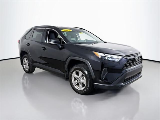 2025 Toyota RAV4 XLE — photo 1 of 13
