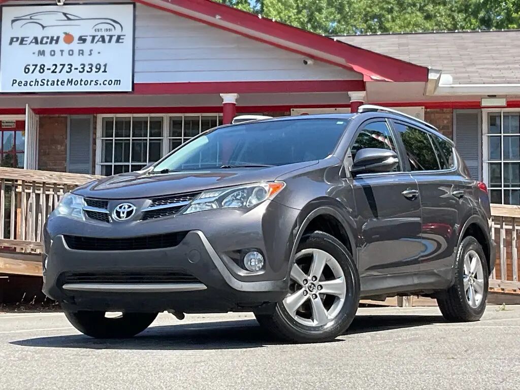 2015 Toyota RAV4 XLE — photo 1 of 13