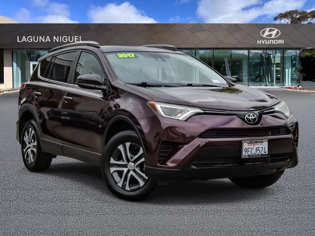 2017 Toyota RAV4 LE — photo 1 of 13