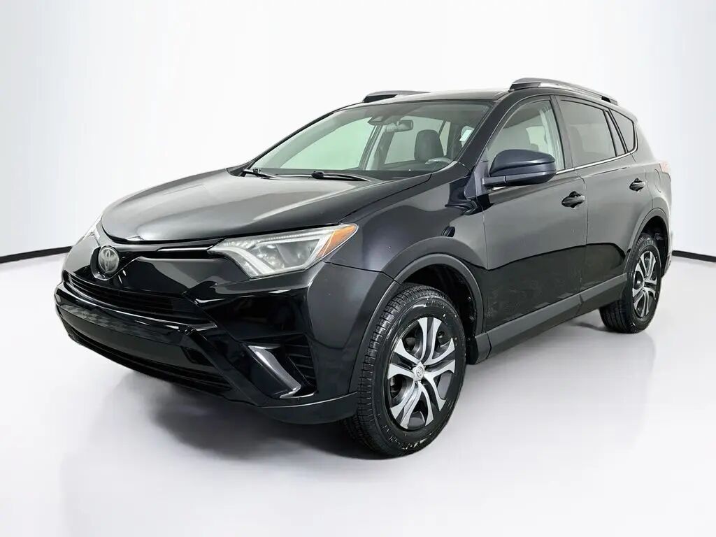 2017 Toyota RAV4 LE — photo 1 of 13