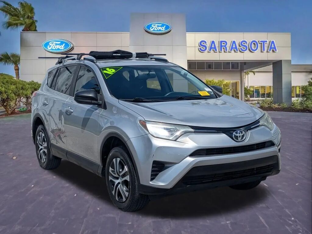 2016 Toyota RAV4 LE — photo 1 of 13
