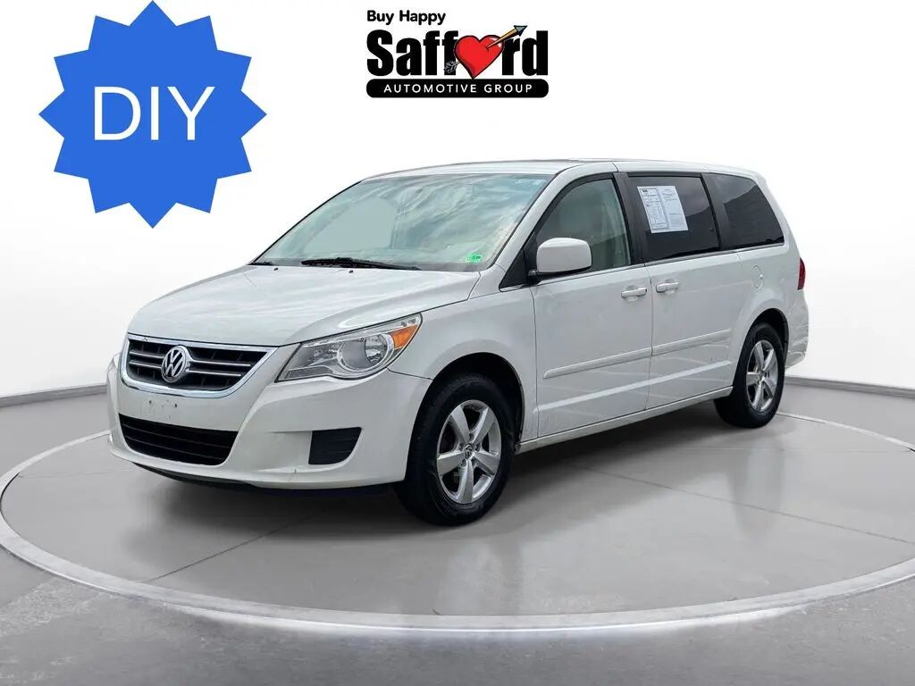 2010 Volkswagen Routan SE — photo 1 of 13