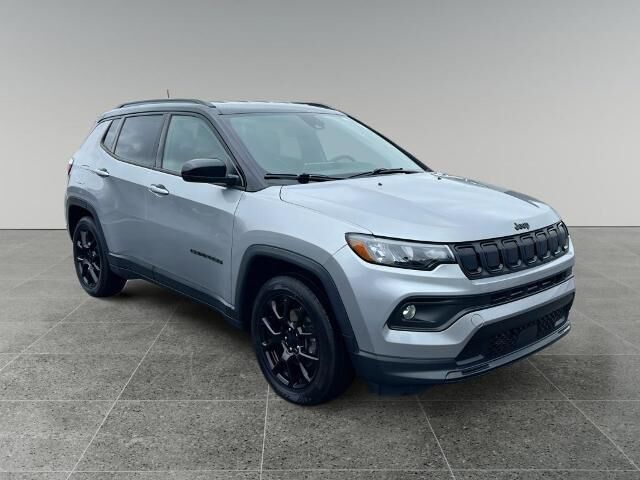 2022 Jeep Compass Latitude — photo 1 of 42