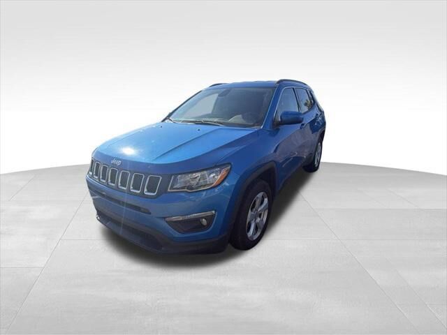 2018 Jeep Compass Latitude — photo 1 of 9
