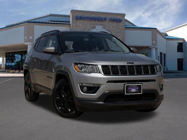 2019 Jeep Compass Latitude — photo 1 of 13