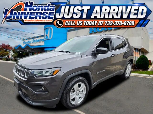 2022 Jeep Compass Latitude — photo 1 of 13