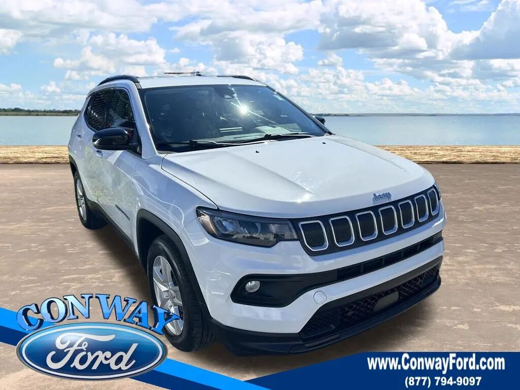 2022 Jeep Compass Latitude — photo 1 of 12