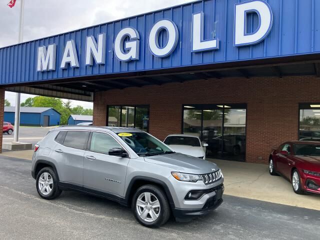 2022 Jeep Compass Latitude — photo 1 of 13