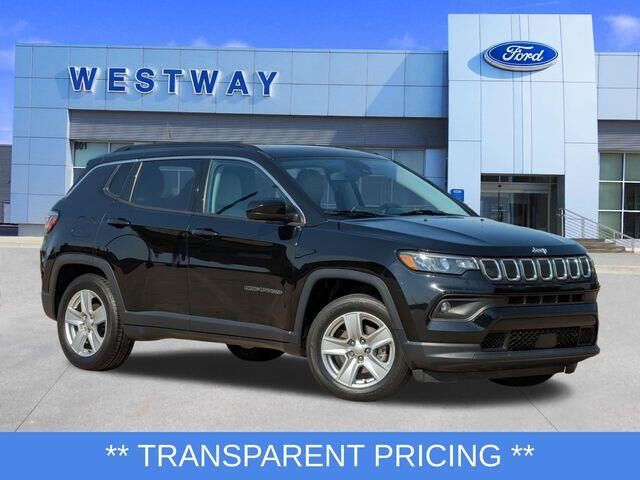 2022 Jeep Compass Latitude — photo 1 of 13