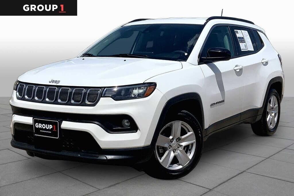 2022 Jeep Compass Latitude — photo 1 of 14