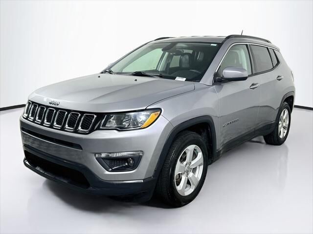 2018 Jeep Compass Latitude — photo 1 of 15