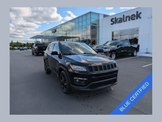 2019 Jeep Compass Latitude — photo 1 of 13