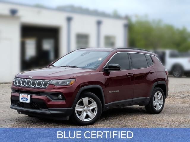 2022 Jeep Compass Latitude — photo 1 of 13