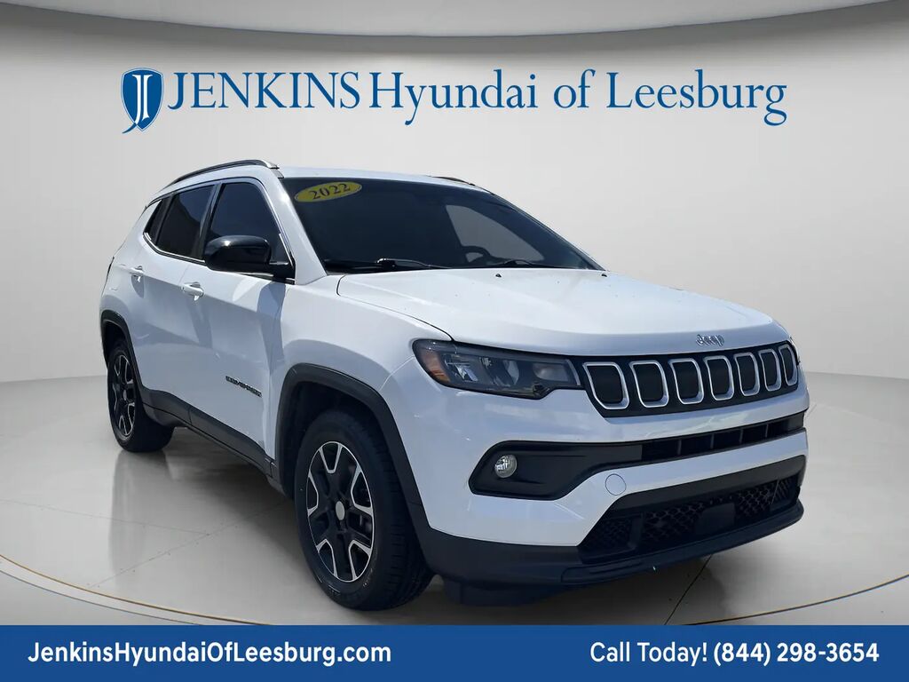 2022 Jeep Compass Latitude — photo 1 of 13