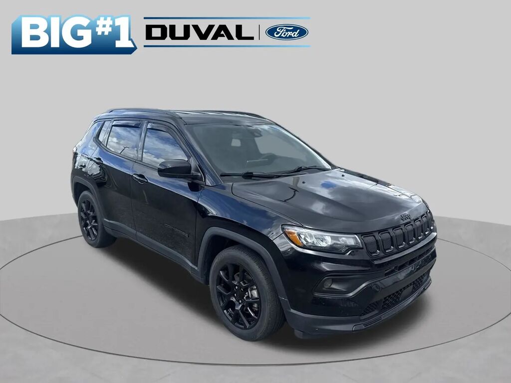 2022 Jeep Compass Latitude — photo 1 of 13