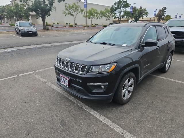 2018 Jeep Compass Latitude — photo 1 of 13