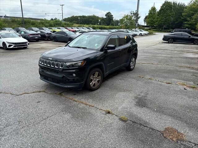 2022 Jeep Compass Latitude — photo 1 of 13