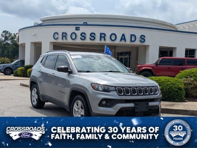 2022 Jeep Compass Latitude — photo 1 of 40