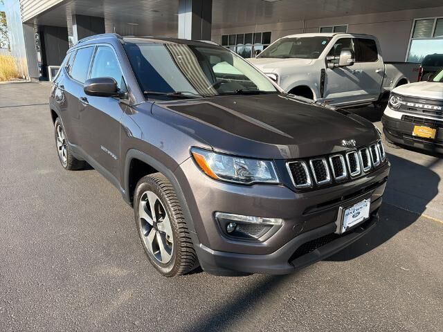 2017 Jeep Compass Latitude — photo 1 of 13