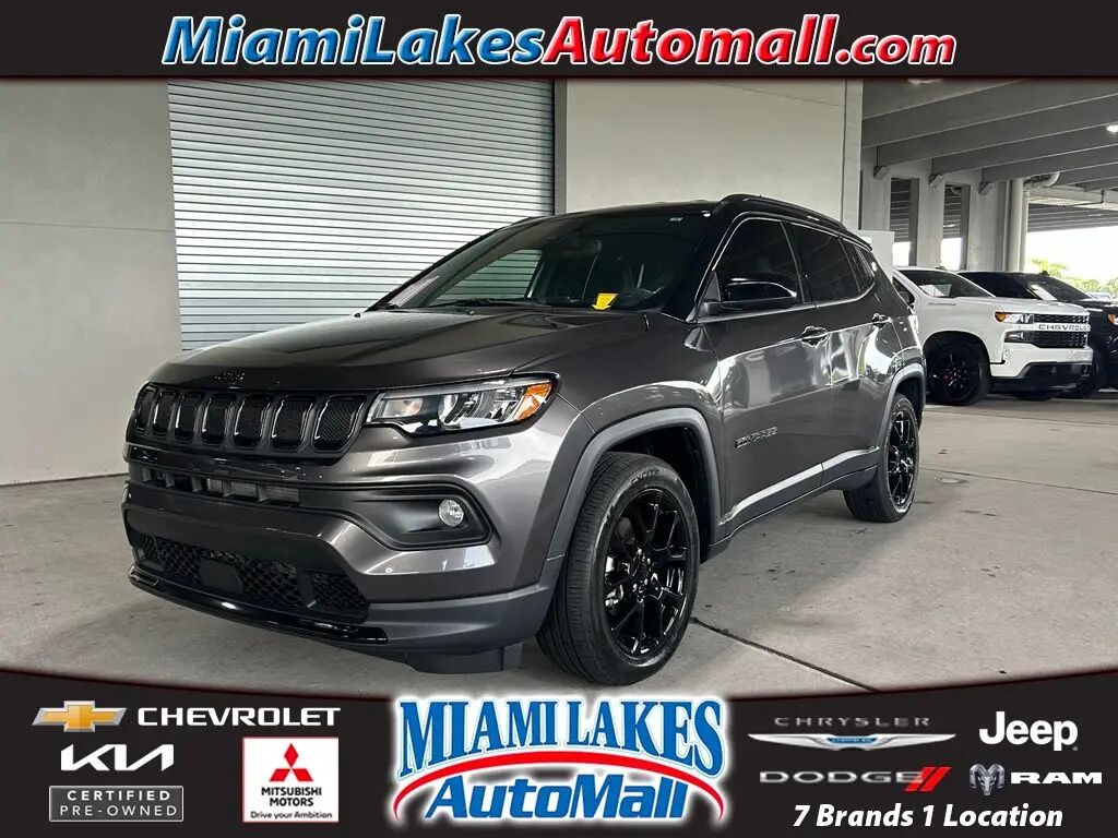 2022 Jeep Compass Latitude — photo 1 of 13