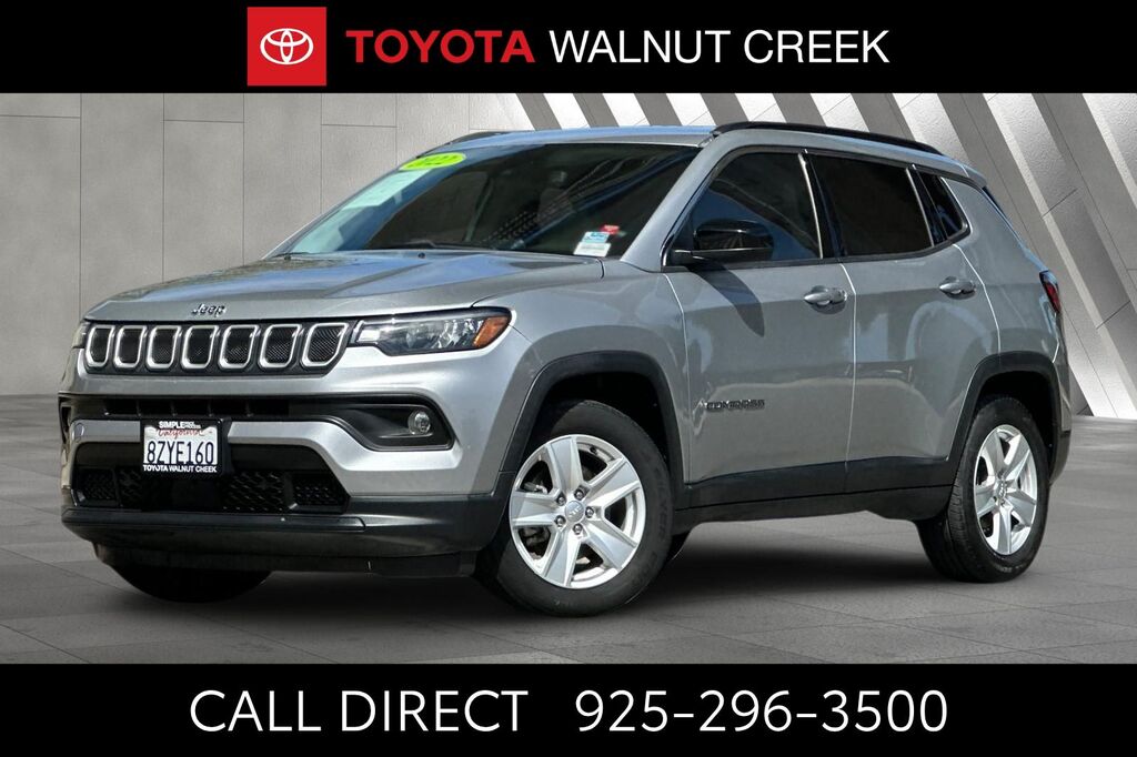 2022 Jeep Compass Latitude — photo 1 of 13