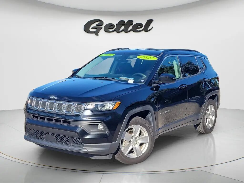 2022 Jeep Compass Latitude — photo 1 of 13